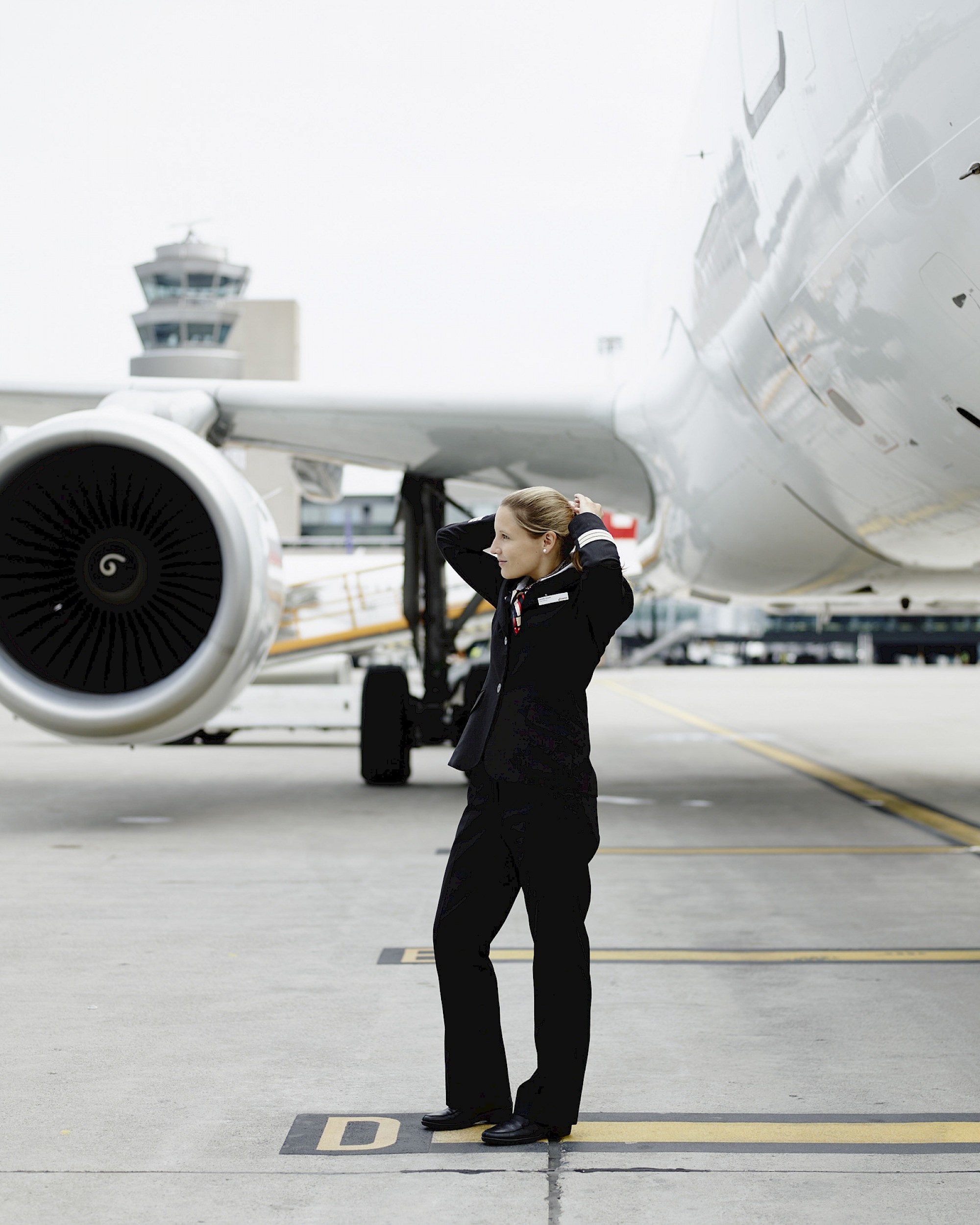 Jennifer Knecht, Swiss Pilotin für das UBS Magazin